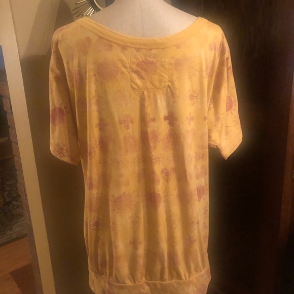 SALE Mudd Yellow Gold Print Top NWOT - Picture 2 of 7